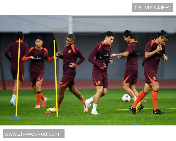 国足客战印尼后备战热身赛艾克森阿兰骑车训练展现状态 国足客战印尼后备战热身赛艾克森阿兰骑车训练展现状态